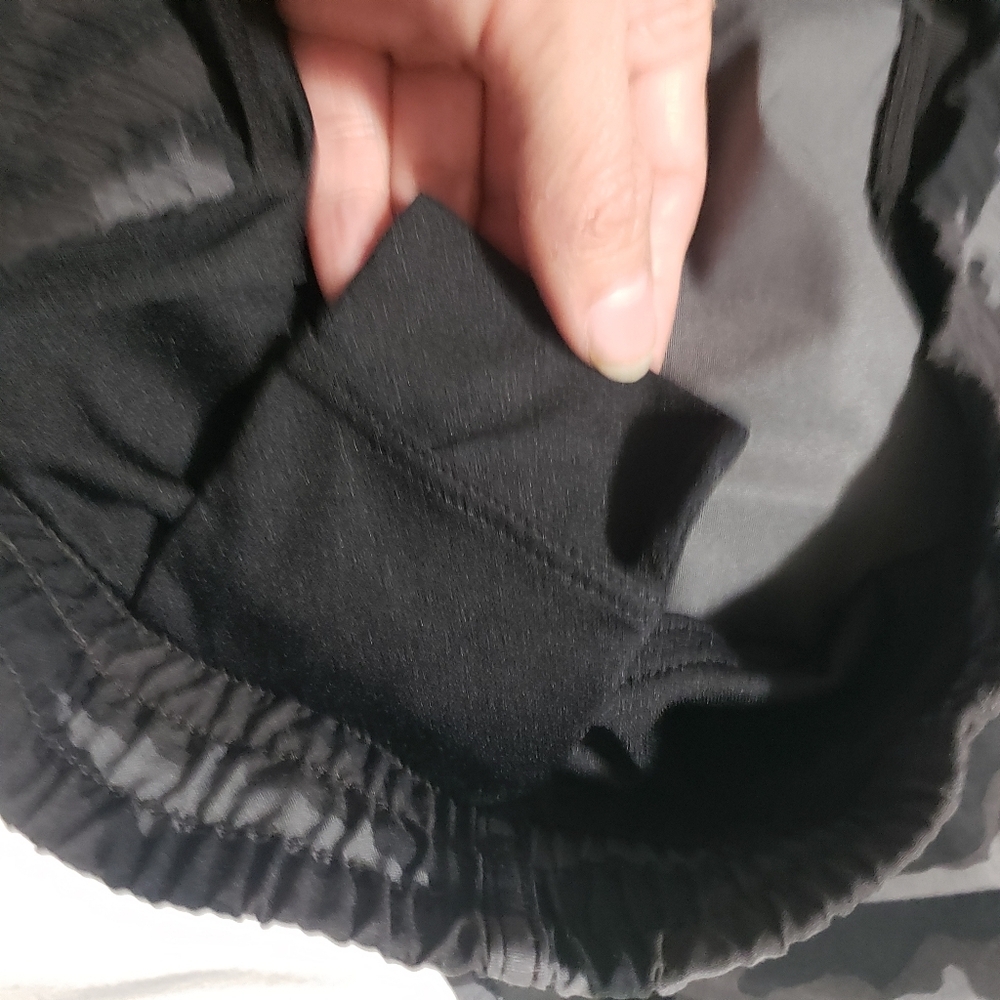 Athleta Black and Gray Athletic Shorts with Camouflage Design...size:S - Picture 8 of 10